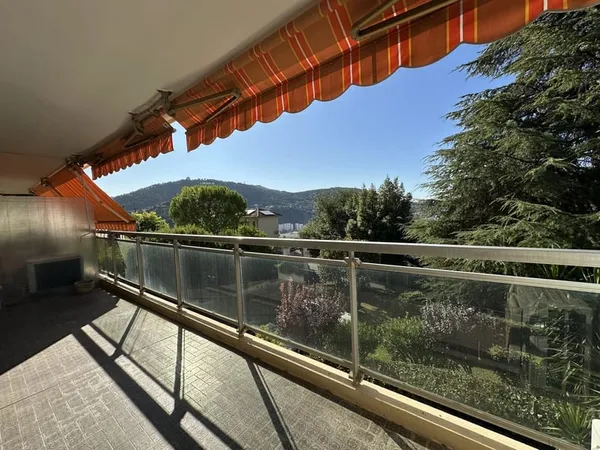 A louer à Nice, quartier de Cimiez, superbe 4P refait à neuf