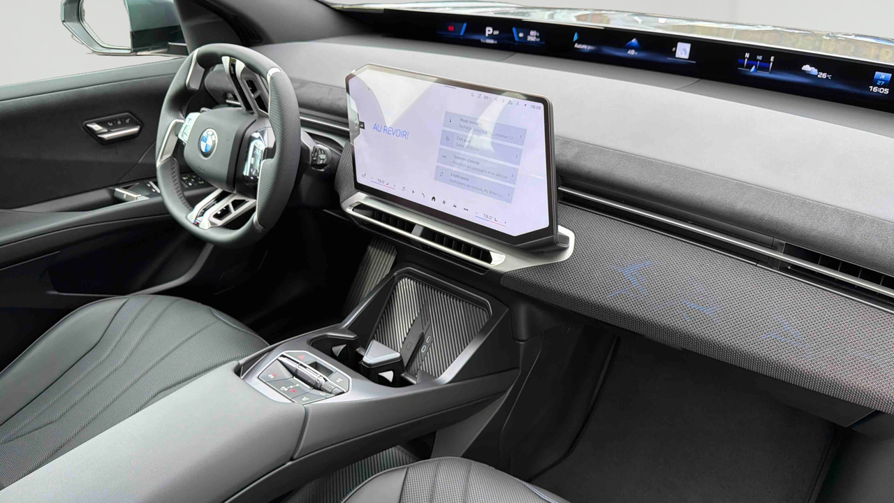 BMW iX3 50 xDrive — photo 27