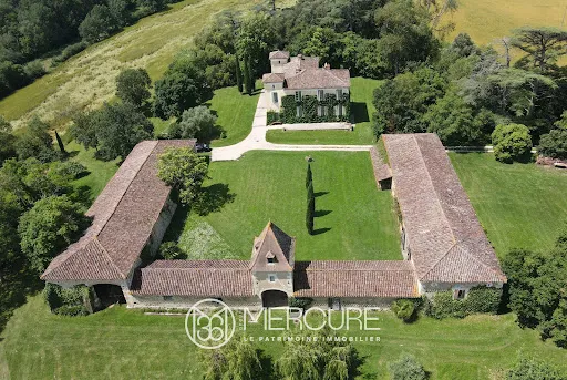 Château 8 pièces 340 m²