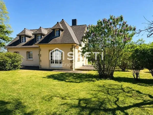 Maison néo- bretonne sur un terrain arboré de 3600 m², à Servon-sur-Vilaine