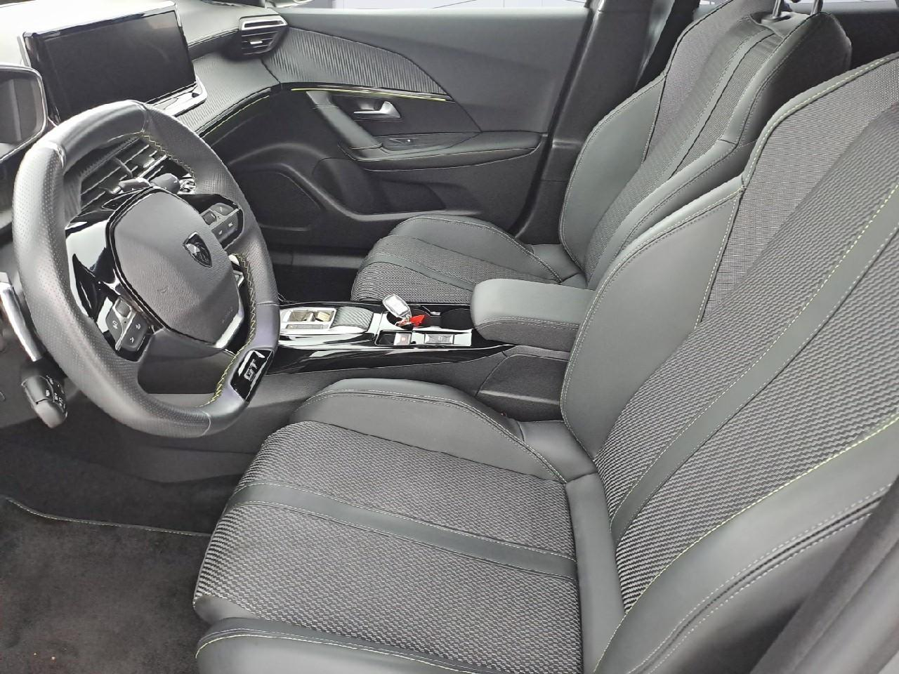 Peugeot 2008 puretech 130 s&s eat8 gt — photo 9