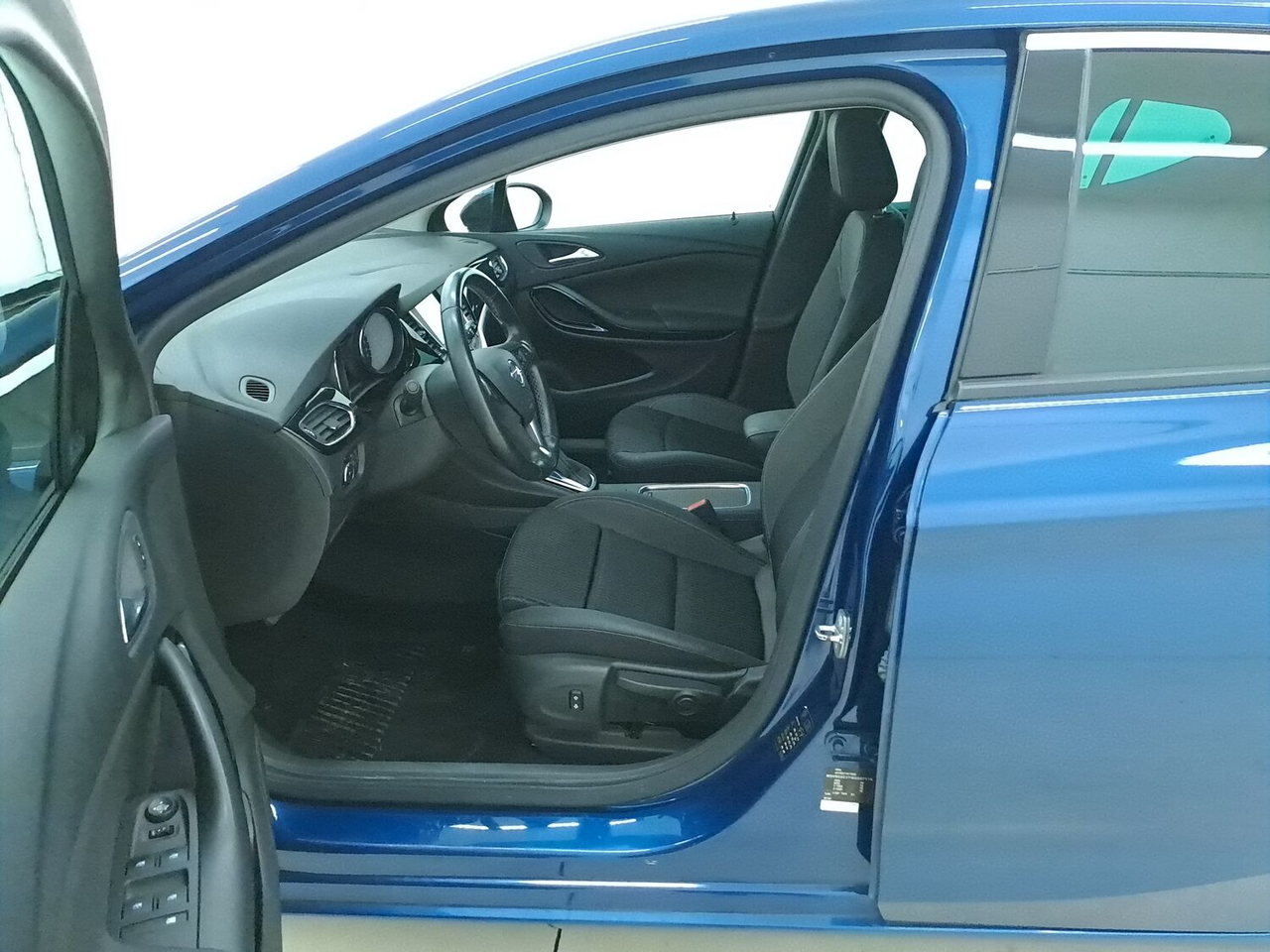 Opel Astra — photo 9