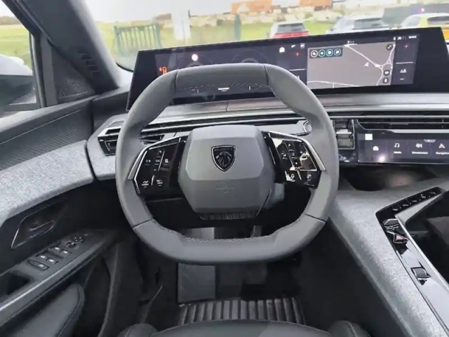 Peugeot 5008 plug-in hybrid 195 e-dcs7 — photo 9