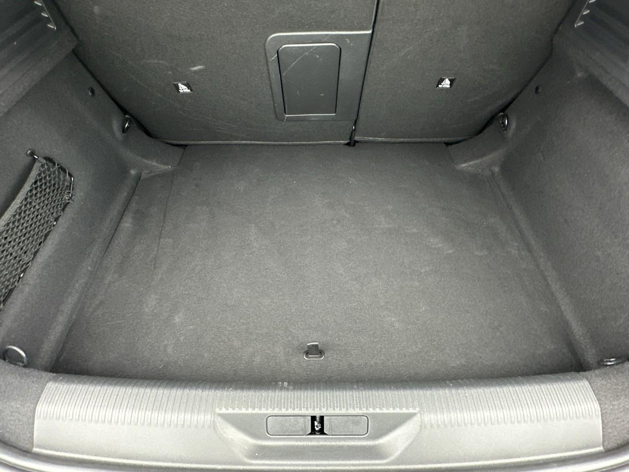Peugeot 308 hybrid 136 e-dcs6 gt — photo 6