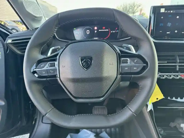 Peugeot 208 hybrid 110 e-dcs6 — photo 9