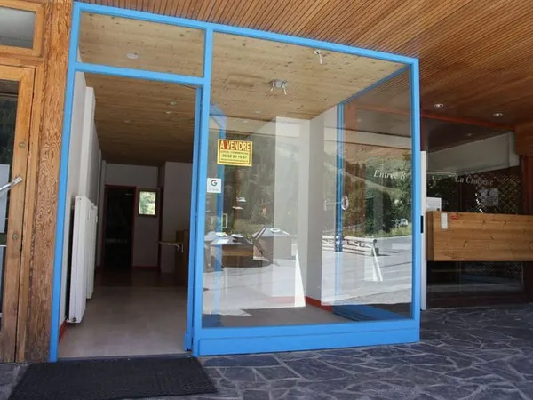 Local 3 pièces 25 m²