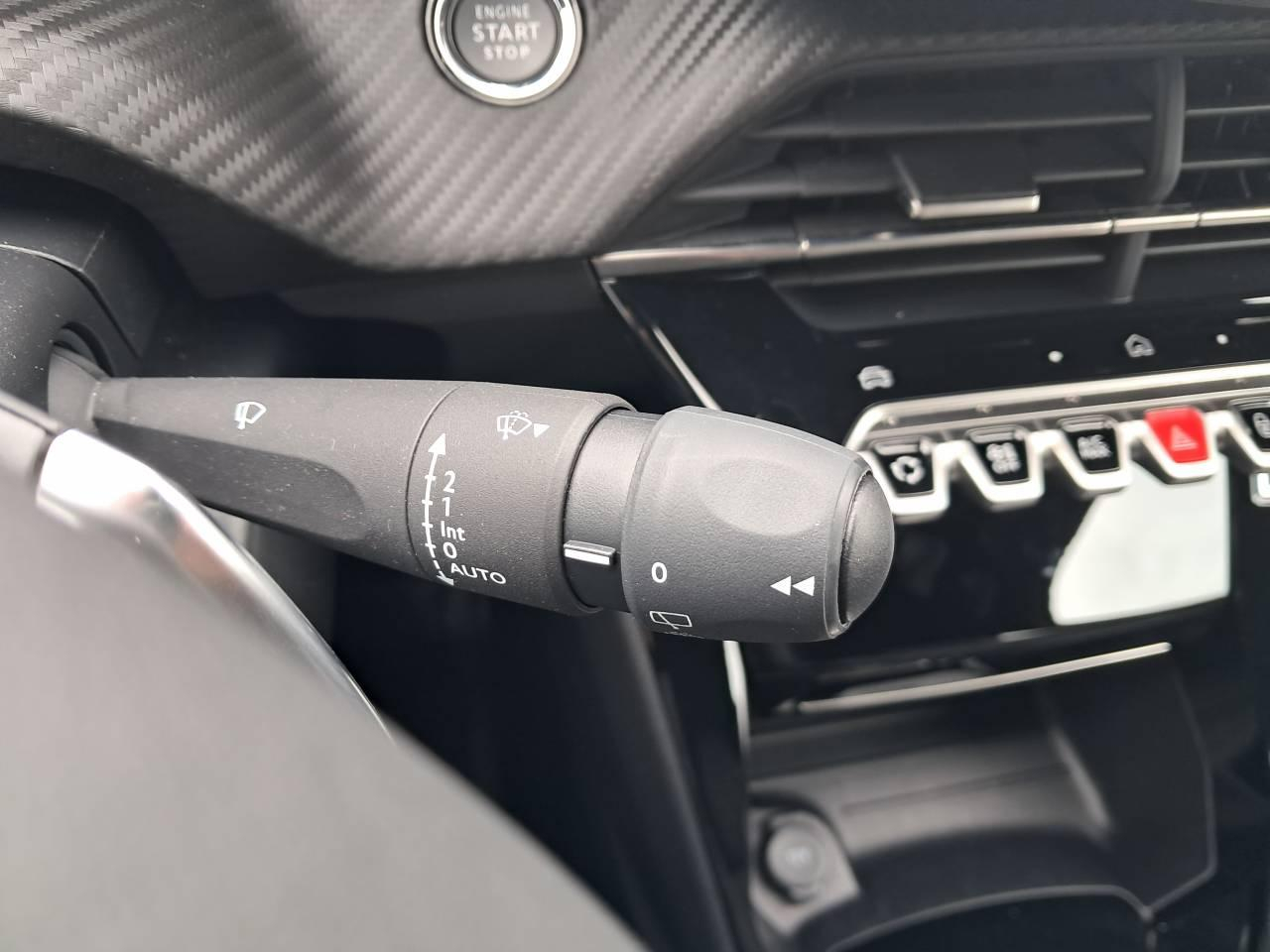 Peugeot 2008 hybrid 145 e-dcs6 allure — photo 19