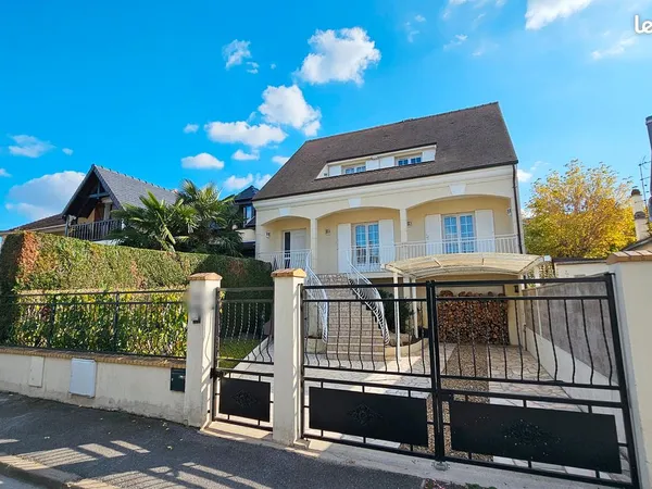 MAISON 200m2 - Parfait état - 3 chambres - Bureau - Sous sol total - Jardin - Dépendance - Proximité