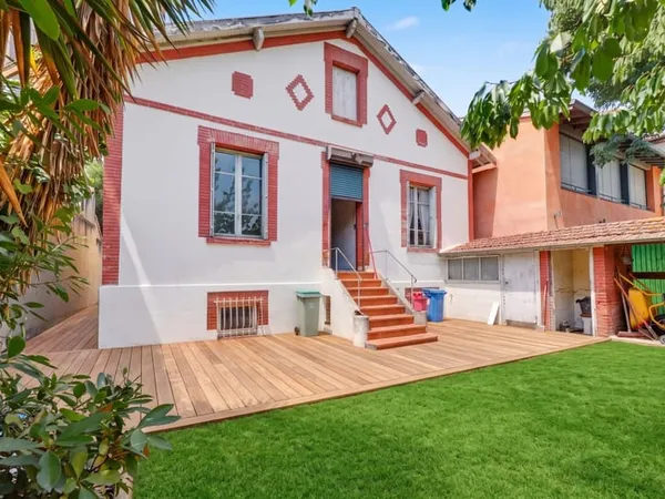 Quartier Busca, Maison de charme T6 de 110 m2 à rénover avec