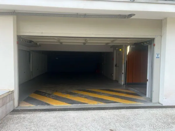 Place de parking privative Biarritz centre
