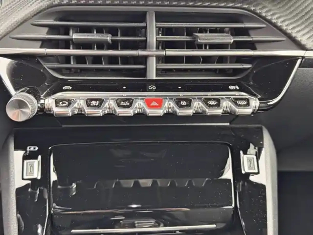 Peugeot 2008 puretech 130 s&amp;s eat8 — photo 25