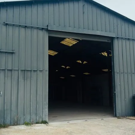 À LOUER - DÉPÔT DE 225 m² À LA CHAPELLE-SAINT-AUBIN
