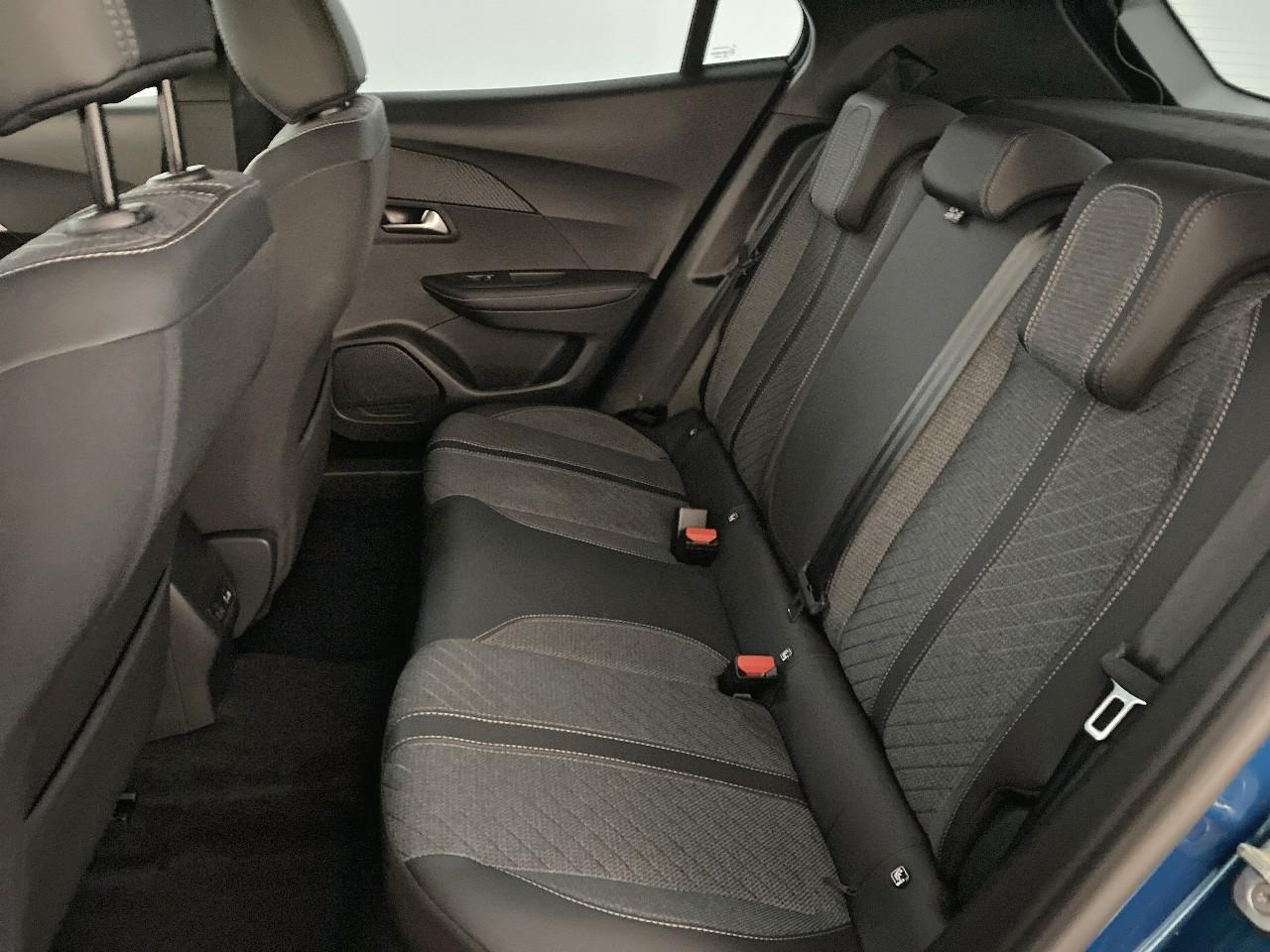 Peugeot 2008 hybrid 145 ch e-dcs6 allure — photo 10