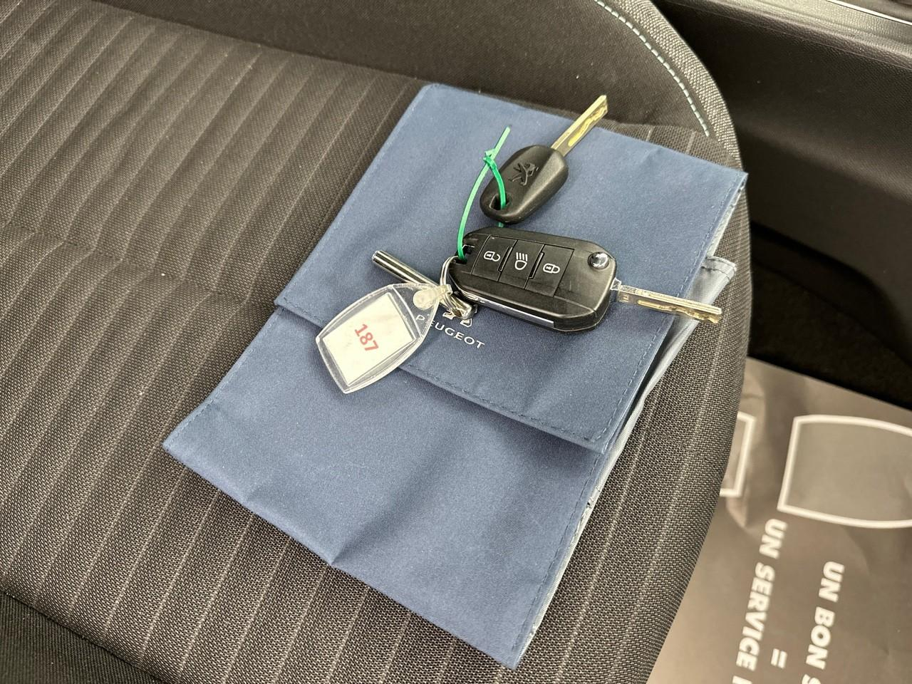 Peugeot 208 puretech 100 s&s bvm6 style — photo 32