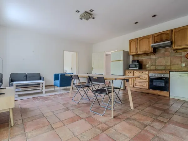 Chambre dans une maison en colocation à la Pompignane En f
