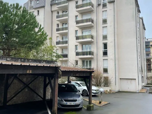 Beau T2 avec balcon et parking