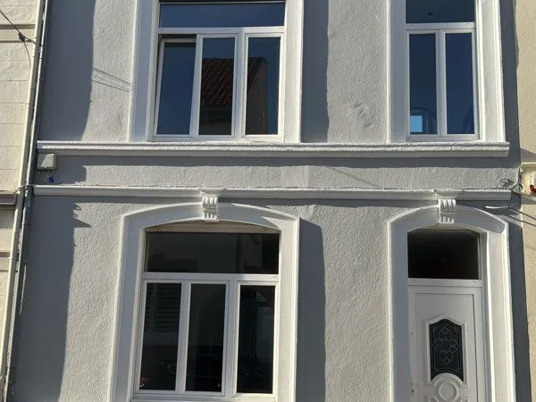 MAISON DE VILLE RÉNOVÉE - 125 m² - TERRASSE - BOULOGNE-SUR-MER (SECTEUR BRÉQUERECQUE)