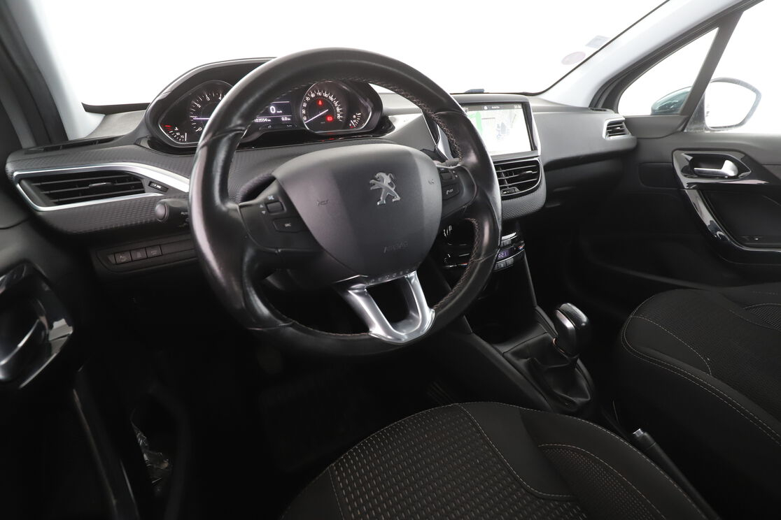 Peugeot 208 1.2 PureTech Allure — photo 10