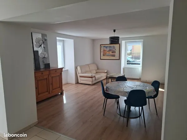 Bel appartement F4, renové, Danjoutin centre dans une petite copropriété calme