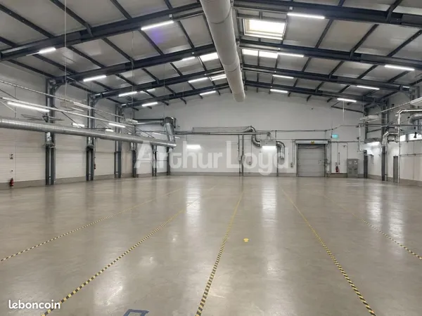 Local d'activité 1 075 m²