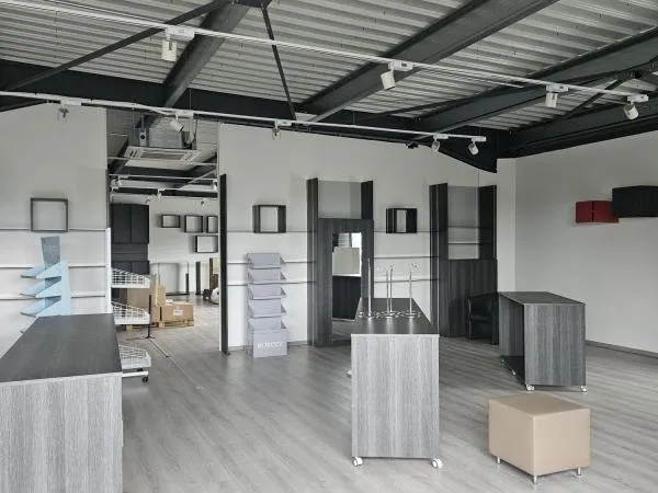 Local 300 m²