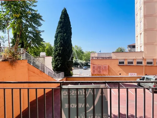 APPARTEMENT CLIMATISÉ AVEC TERRASSE CAVE ET ASCENSEUR PROCHE CENTRE VILLE