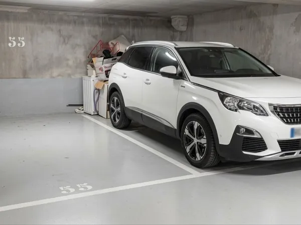 Place de parking en sous-sol sécurisé