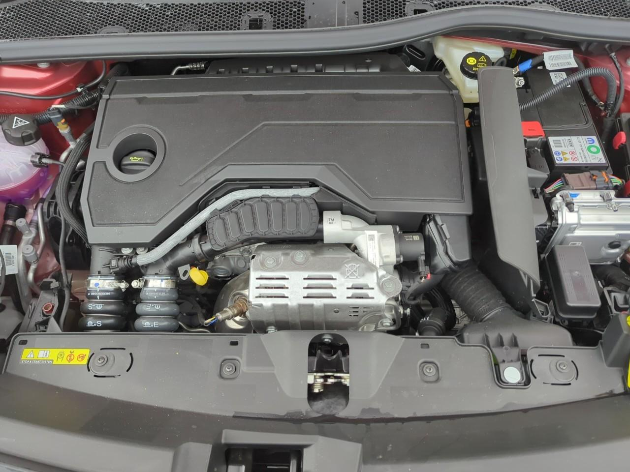 Peugeot 2008 hybrid 110 e-dcs6 allure — photo 16
