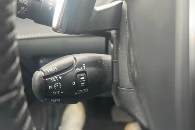 Peugeot 2008 hybrid 136 e-dcs6 — photo 38