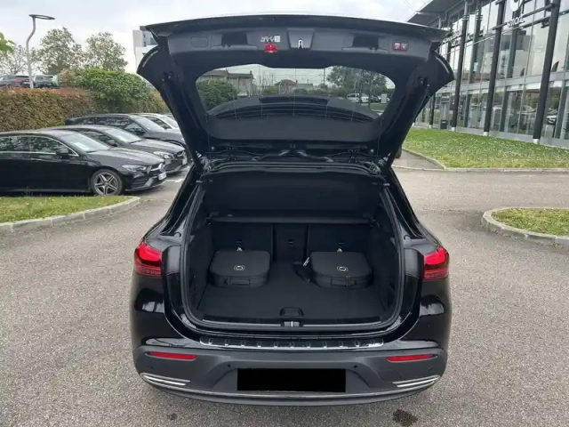 Mercedes Eqa 250+ — photo 18