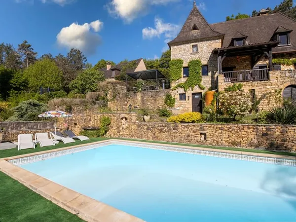 Périgord Noir - Belle maison avec piscine chauffée et vue panoramique, commerces à pied