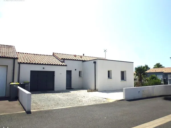 Maison plain pied 3 chambres, grand garage proche commodités