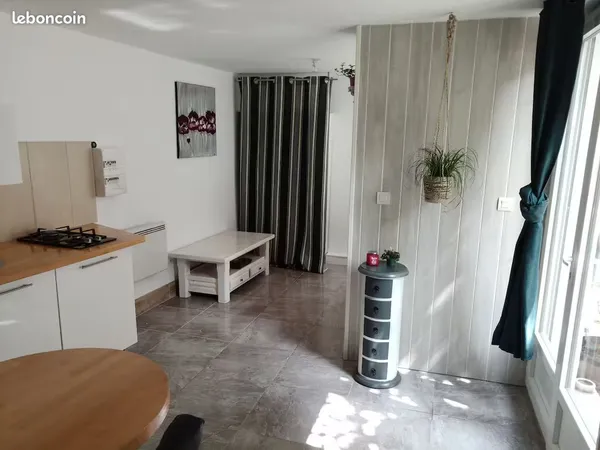 Studio meublé avec cour à louer centre ville