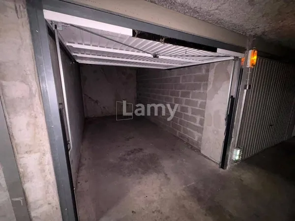 Parking 12 m²