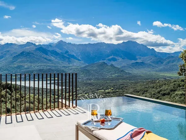 Villa 5 pièces 150 m²