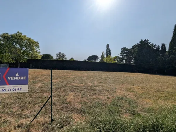 Terrain 990 m²