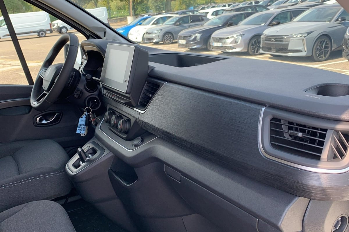Renault TRAFIC FOURGON — photo 13