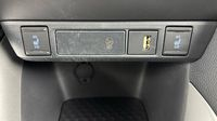 Toyota Yaris 116h Design 5p — photo 21