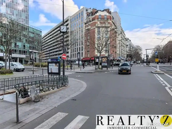 Local commercial 894 m²