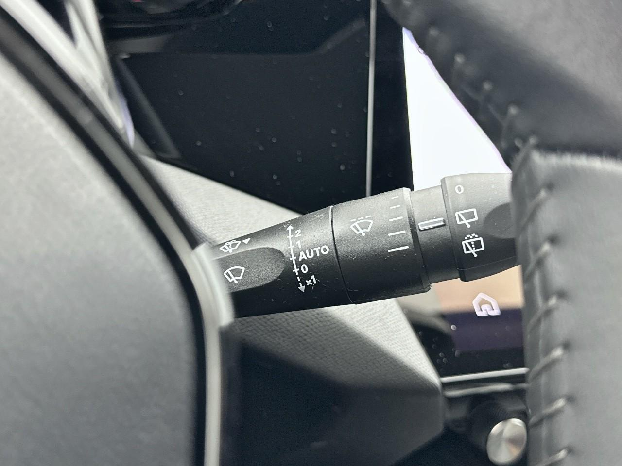 Peugeot 308 hybrid 145 e-dcs6 allure — photo 18