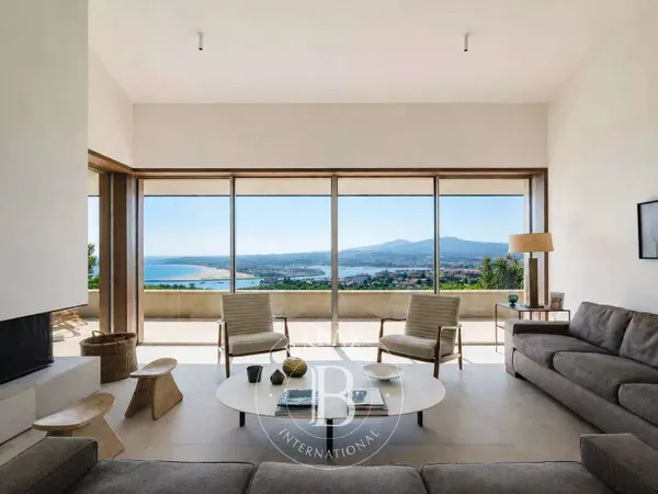 Maison 8 pièces 540 m²