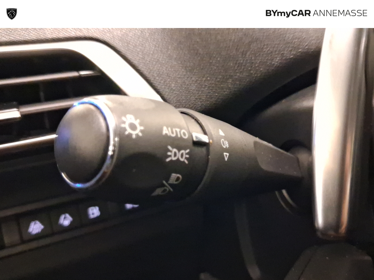 Peugeot 3008 Hybrid 225 e-EAT8 — photo 31