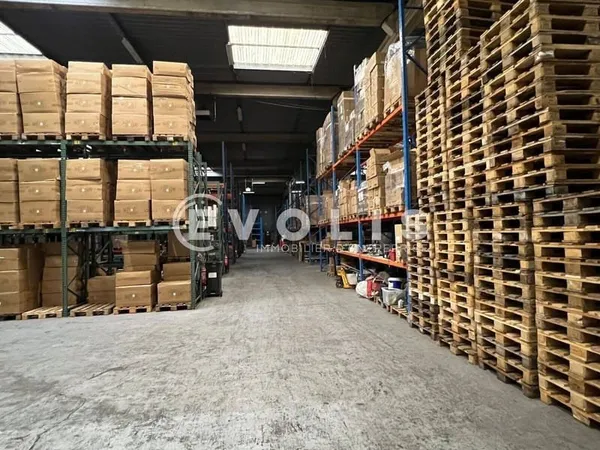 Entrepôt 2330 m²