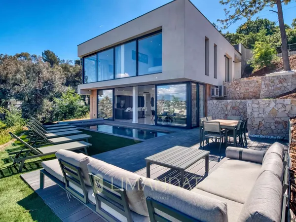 Villa 7 pièces 210 m²