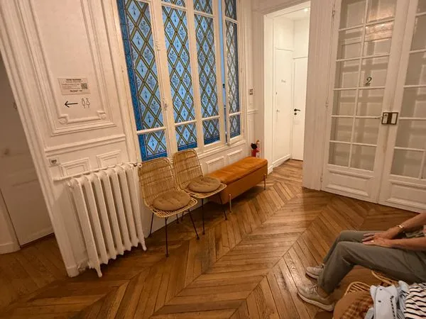 Location cabinet lumineux et spacieux (sous location/partage)