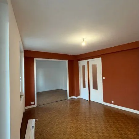 Appartement T3 rénové 67 m² avec balcon, parking et cave - Vichy - 775 CC