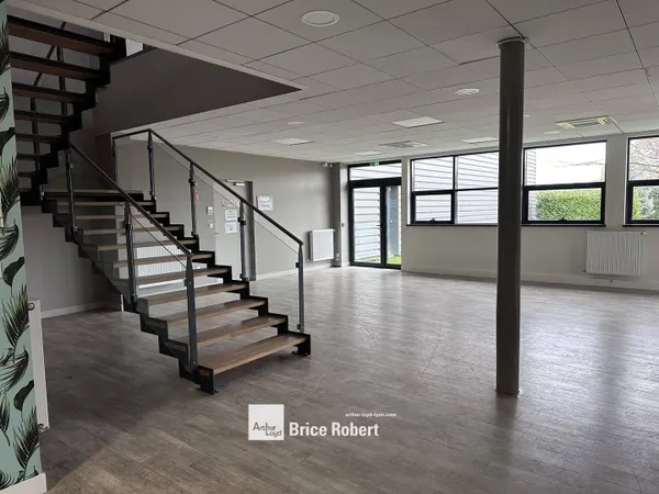 Local d'activité 9623 m²