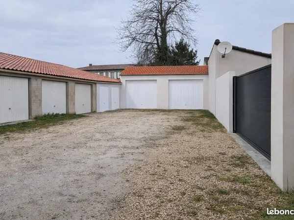 Stationnement Location Tonnay-Charente 130€