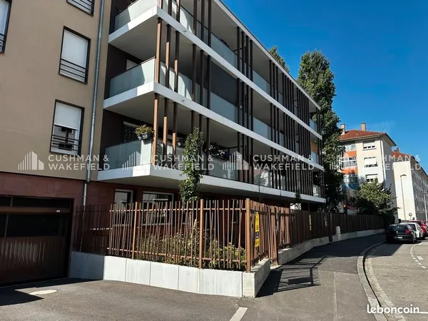 Local bureaux 131 m²