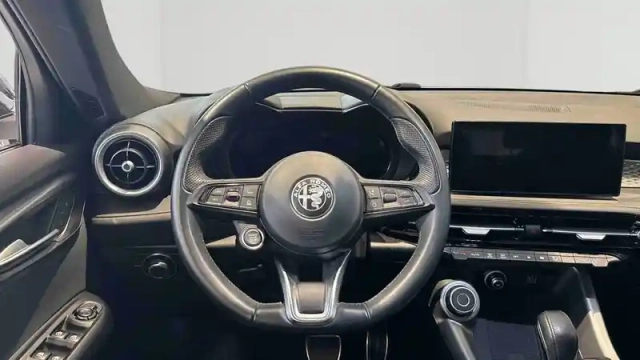 Alfa Romeo Tonale 1.5 hybrid 130 ch tct7 — photo 12
